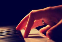 开云体育在线-法国乒乓球队碾压波兰，奥恰洛夫突破历史新纪录的背后故事