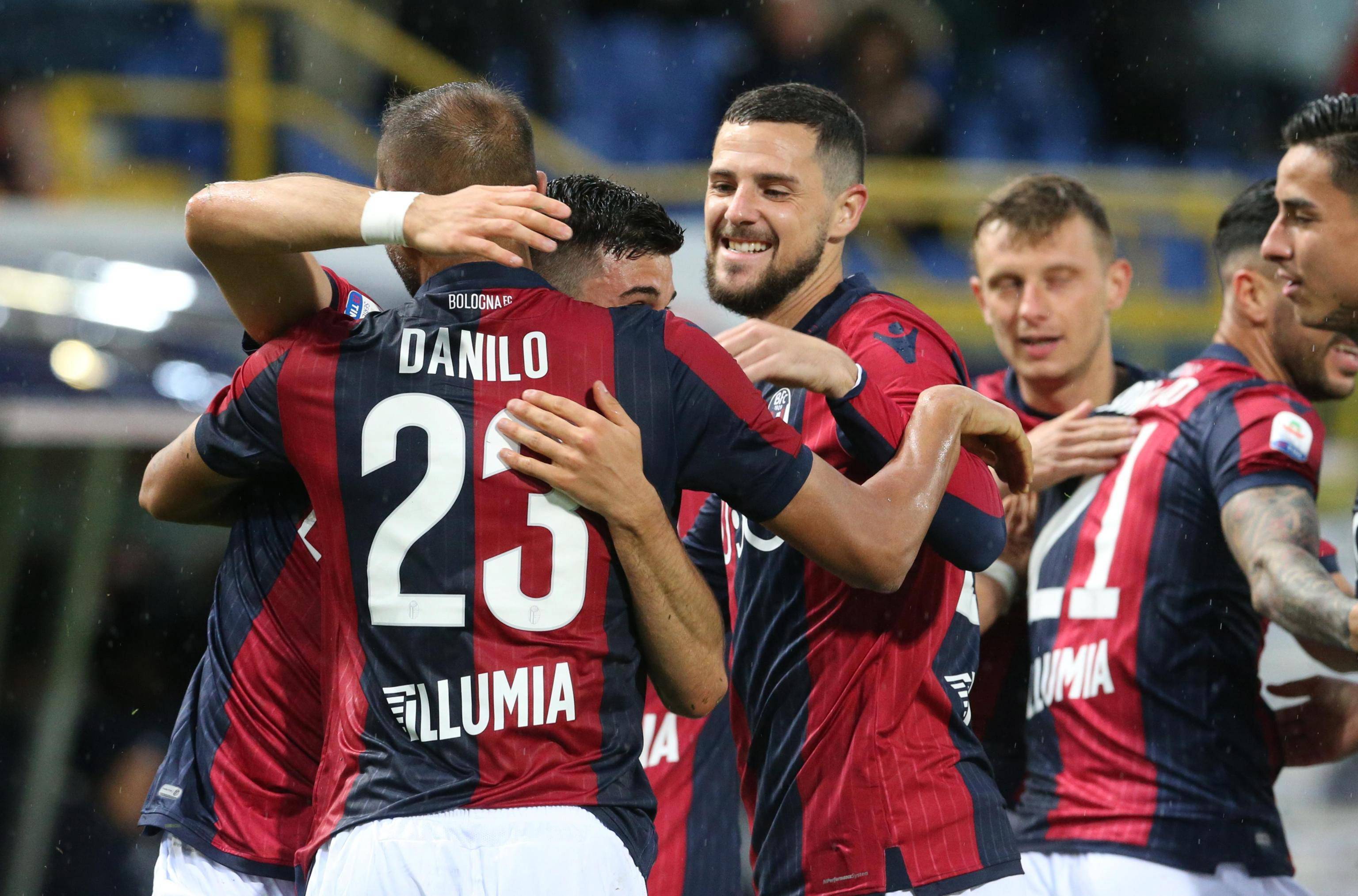 包含博洛尼亚中场频频犯错,球迷不满主教练的词条 包含博洛尼亚中场频频犯错,球迷不满主教练的词条