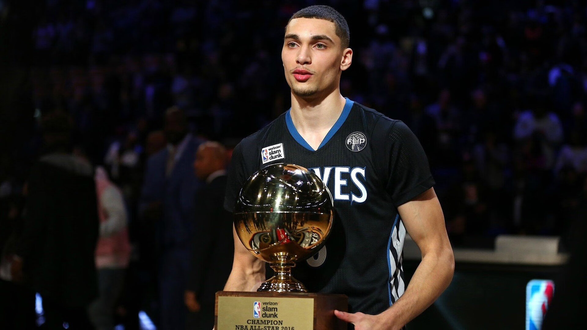 欧冠决赛之夜,字母哥比赛走势一手掌控,当篮球巨星跨界定义足球巅峰时刻